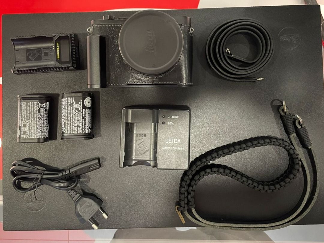 (Pre-Owned) 19056 LEICA Q2 MONOCHROM BUNDLE