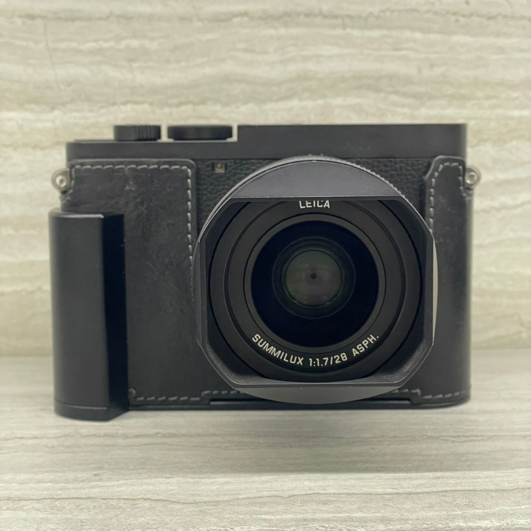 (Pre-Owned) 19056 LEICA Q2 MONOCHROM BUNDLE