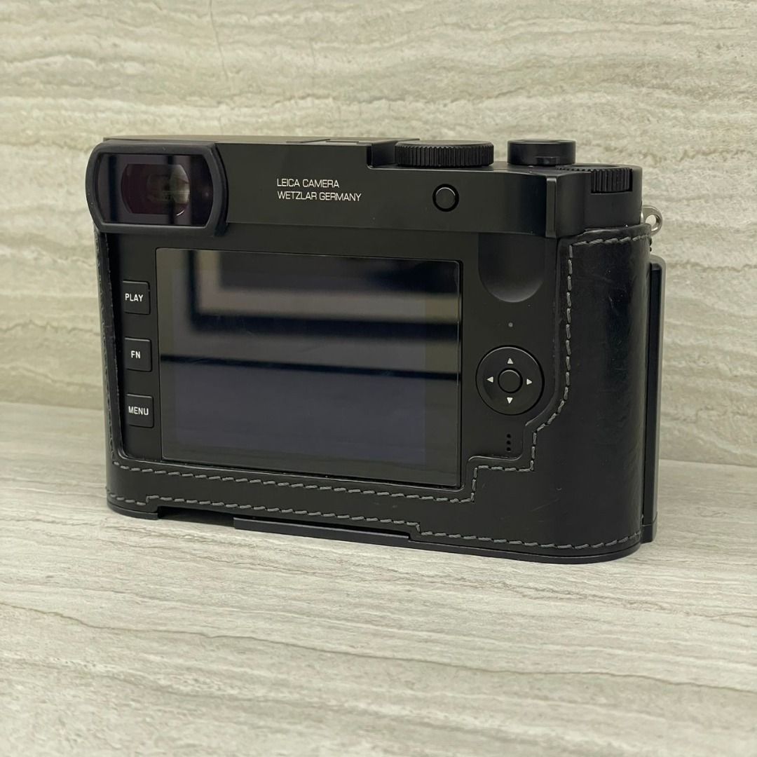 (Pre-Owned) 19056 LEICA Q2 MONOCHROM BUNDLE