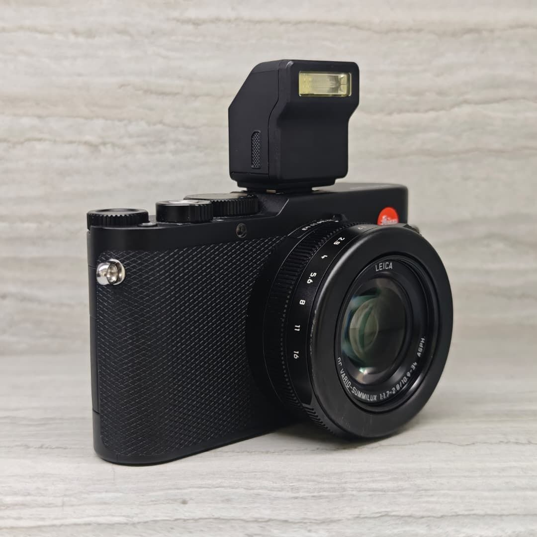 (Pre-Owned) 19191 LEICA DLUX8