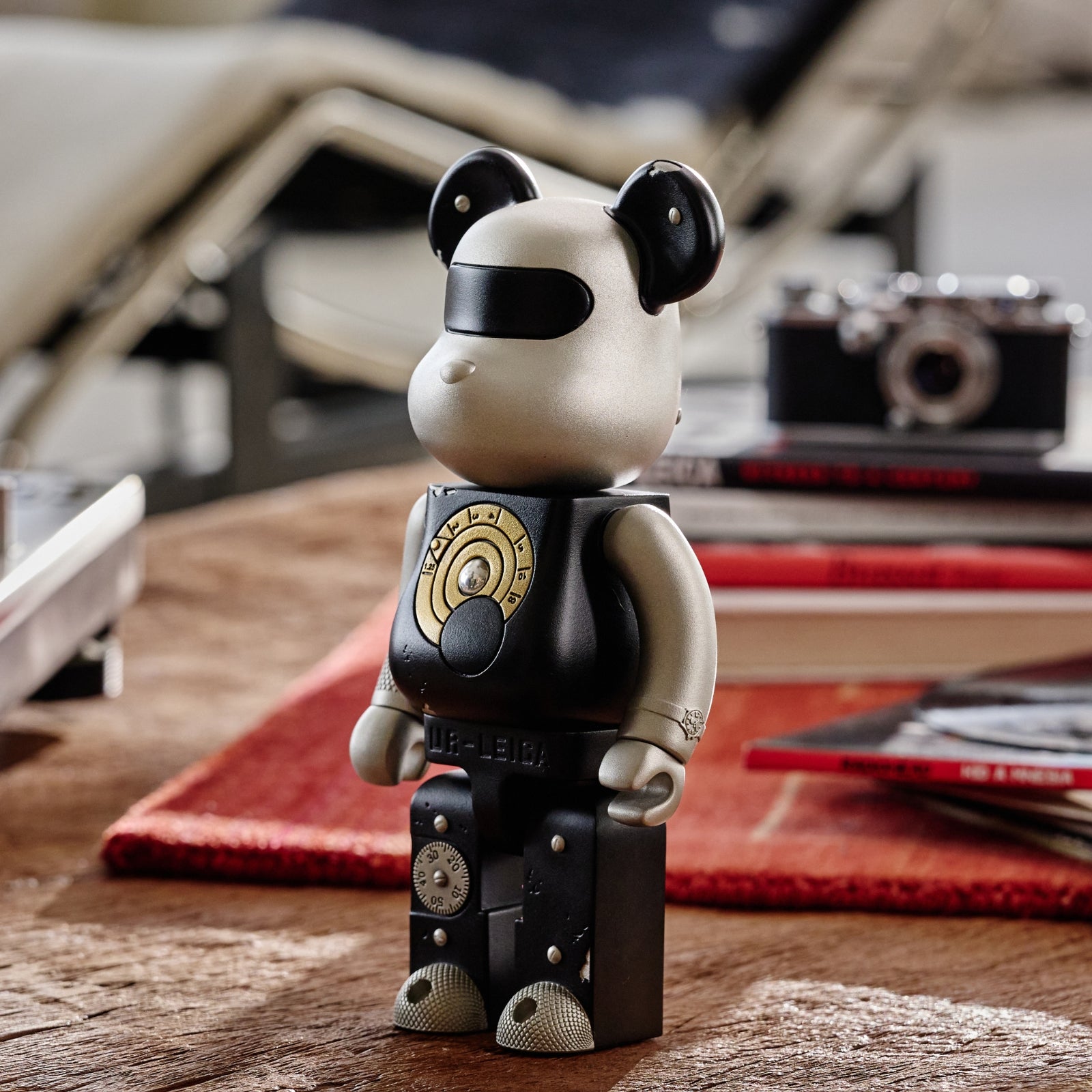 Leica BE@RBRICK Royal Selangor 400%