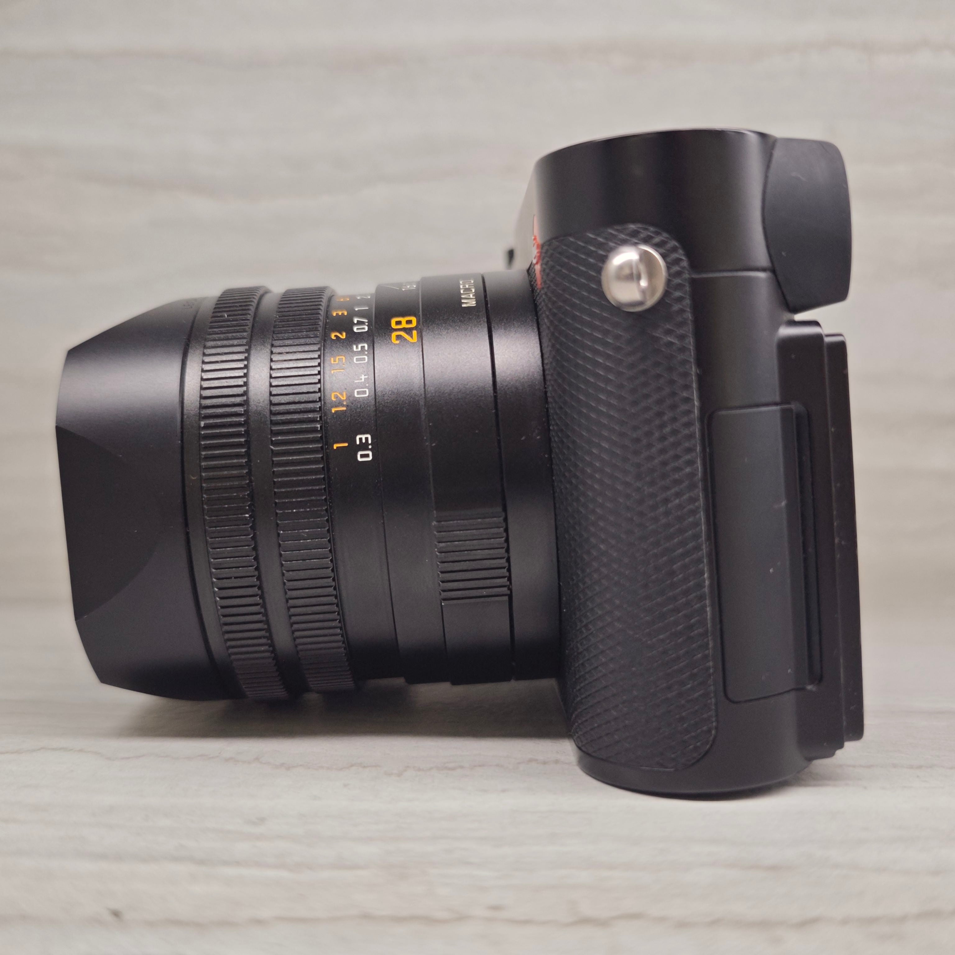 (Pre-Owned) LEICA Q3 black + Thumb Support (5718298)