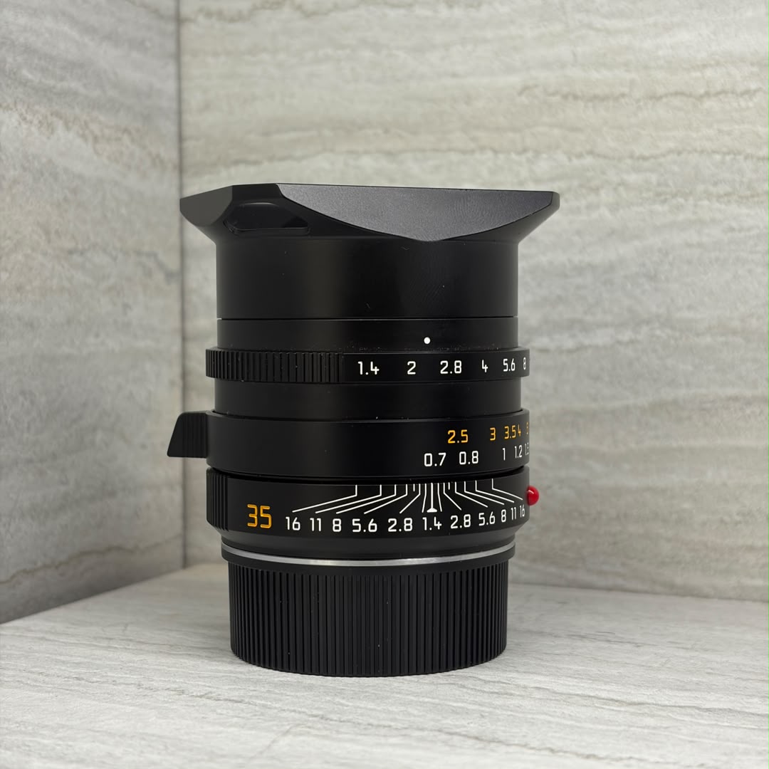 (Pre-Owned) 11663 LEICA SUMMILUX 35MM F1.4 BLACK