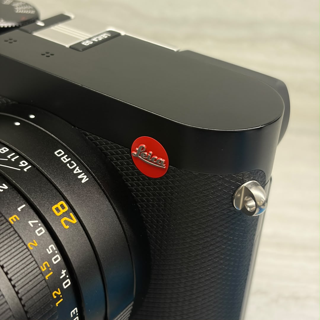 (Pre-Owned) LEICA Q3 BLACK WITH ACCESSORIES