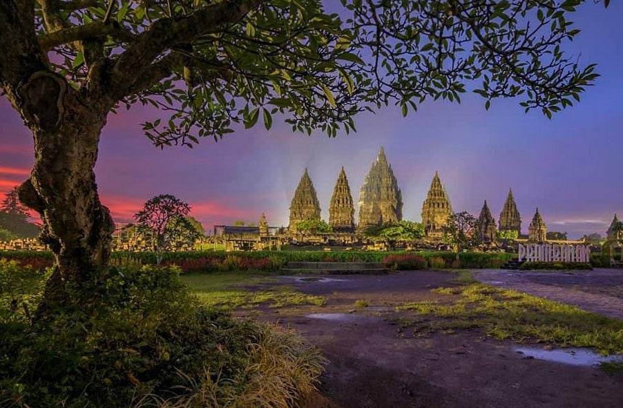 Travel With Leica - A Photographic Journey Through Java, Indonesia