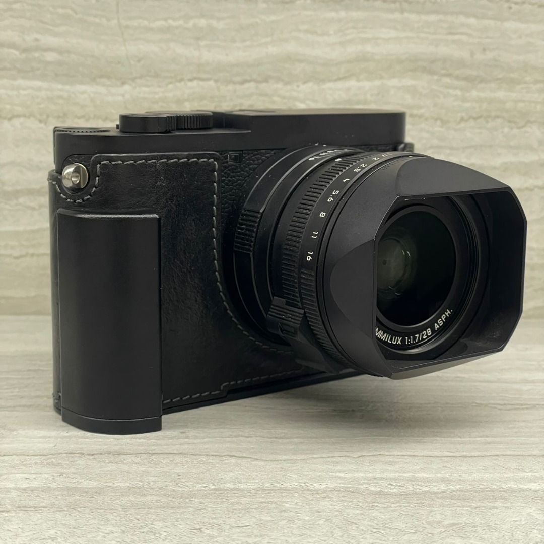 (Pre-Owned) 19056 LEICA Q2 MONOCHROM BUNDLE