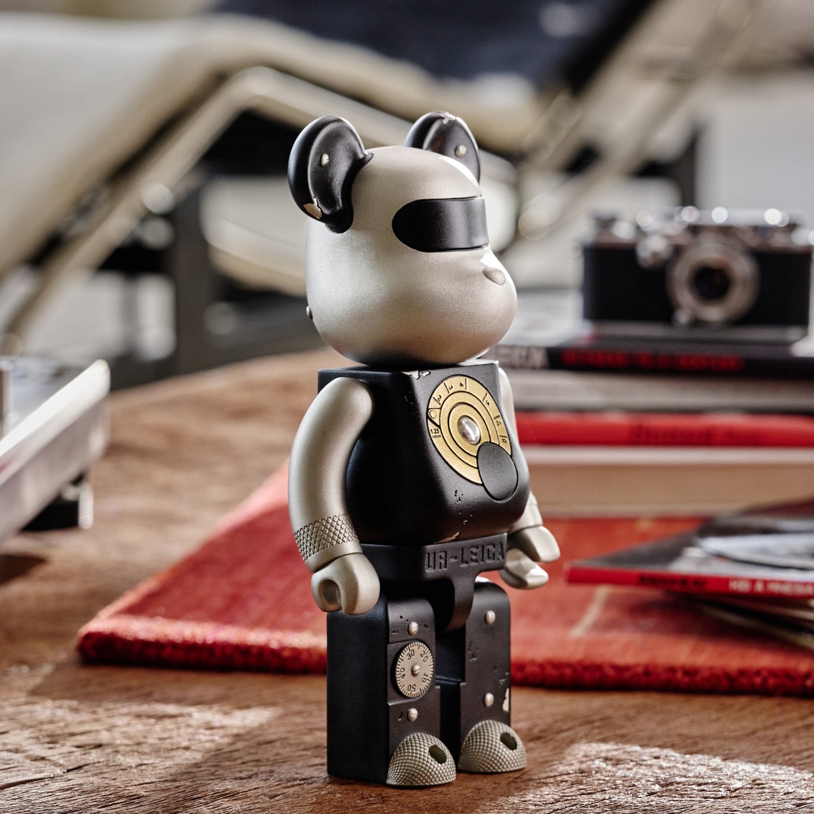 Leica BE@RBRICK Royal Selangor 400%
