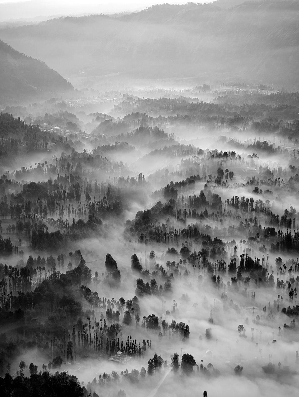 [Sold Out] 26 - 29 Sep | Travel with Leica: Bromo in Mono with Adam Seow