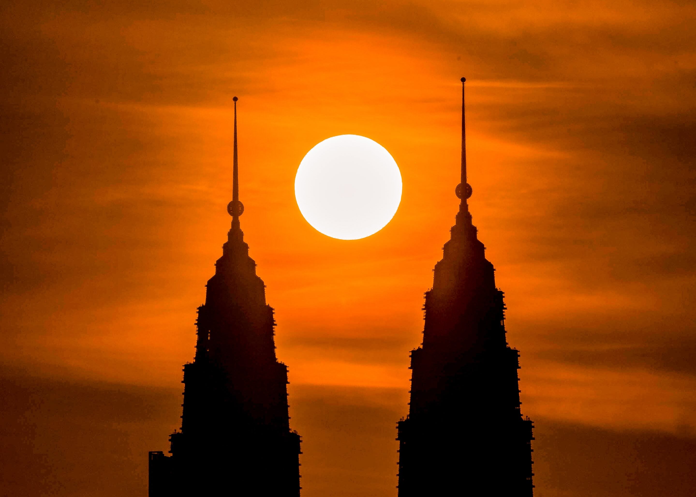 13 Feb | Leica Explore: Sunrise of the Kuala Lumpur Skyline