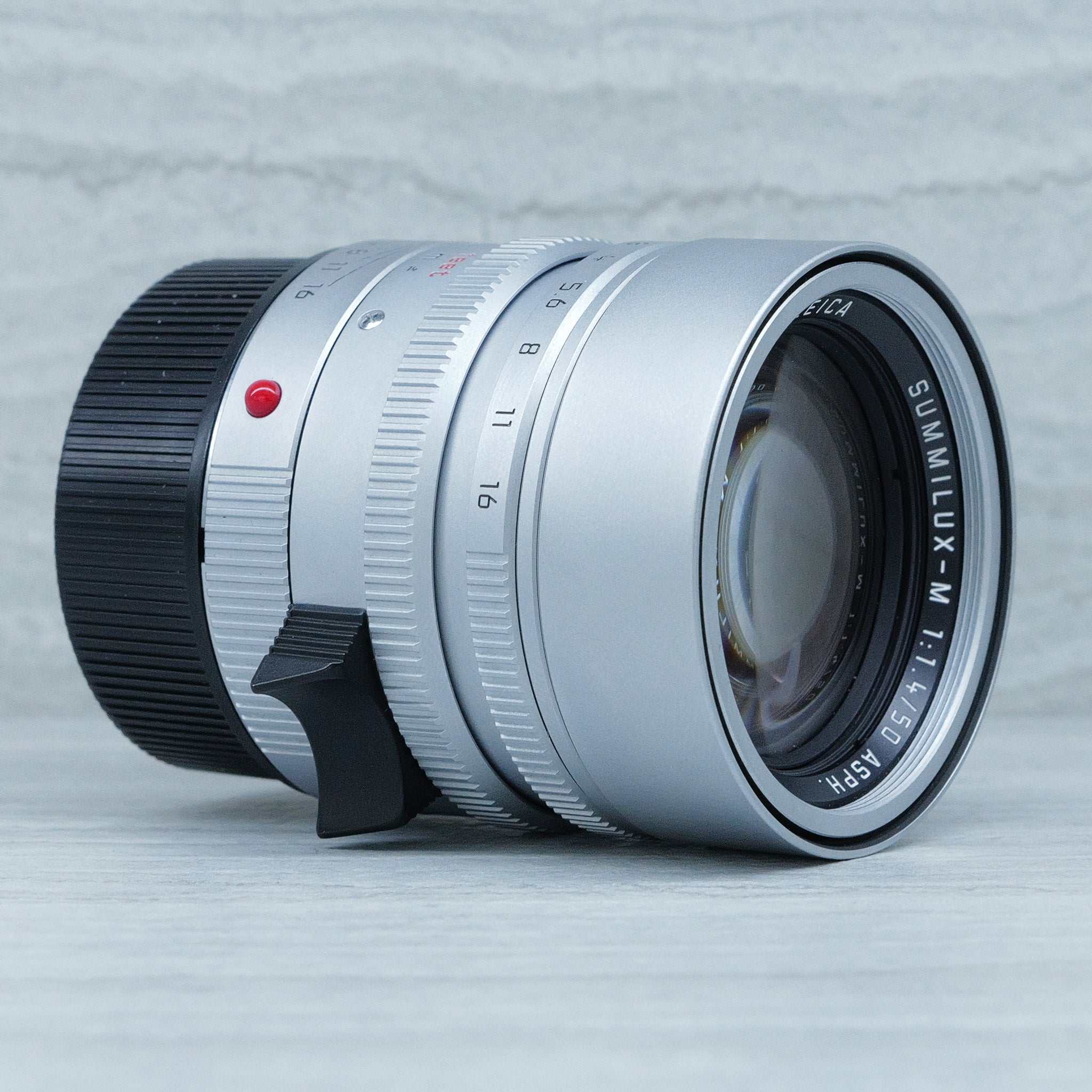 (Pre-Owned) Leica Summilux-m 50mm f1.4 silver