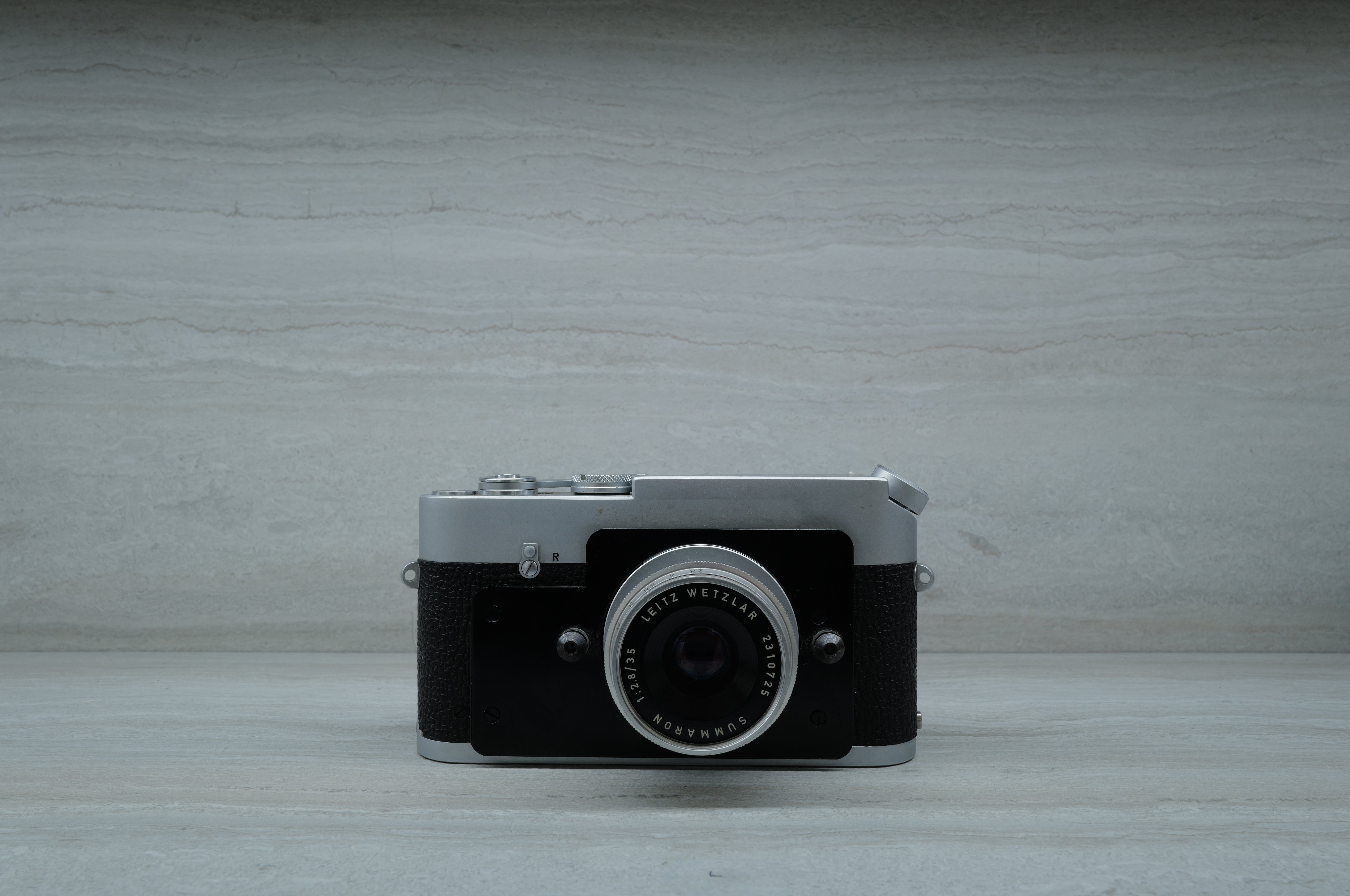 (Pre-Owned) Leica-MD-Postkamera-24x36 SN-1286855