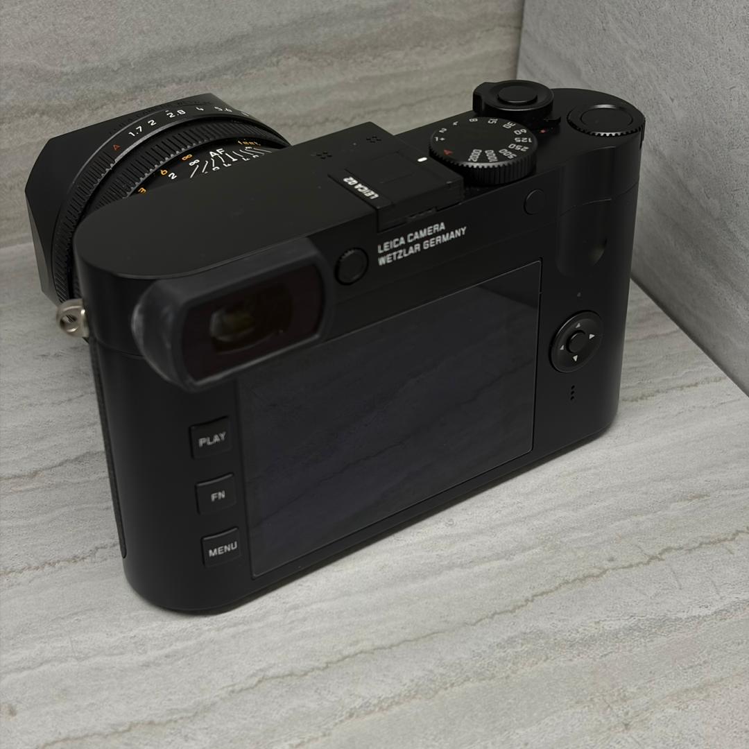 (Pre-Owned) 19051 LEICA Q2 & ACCESSORIES
