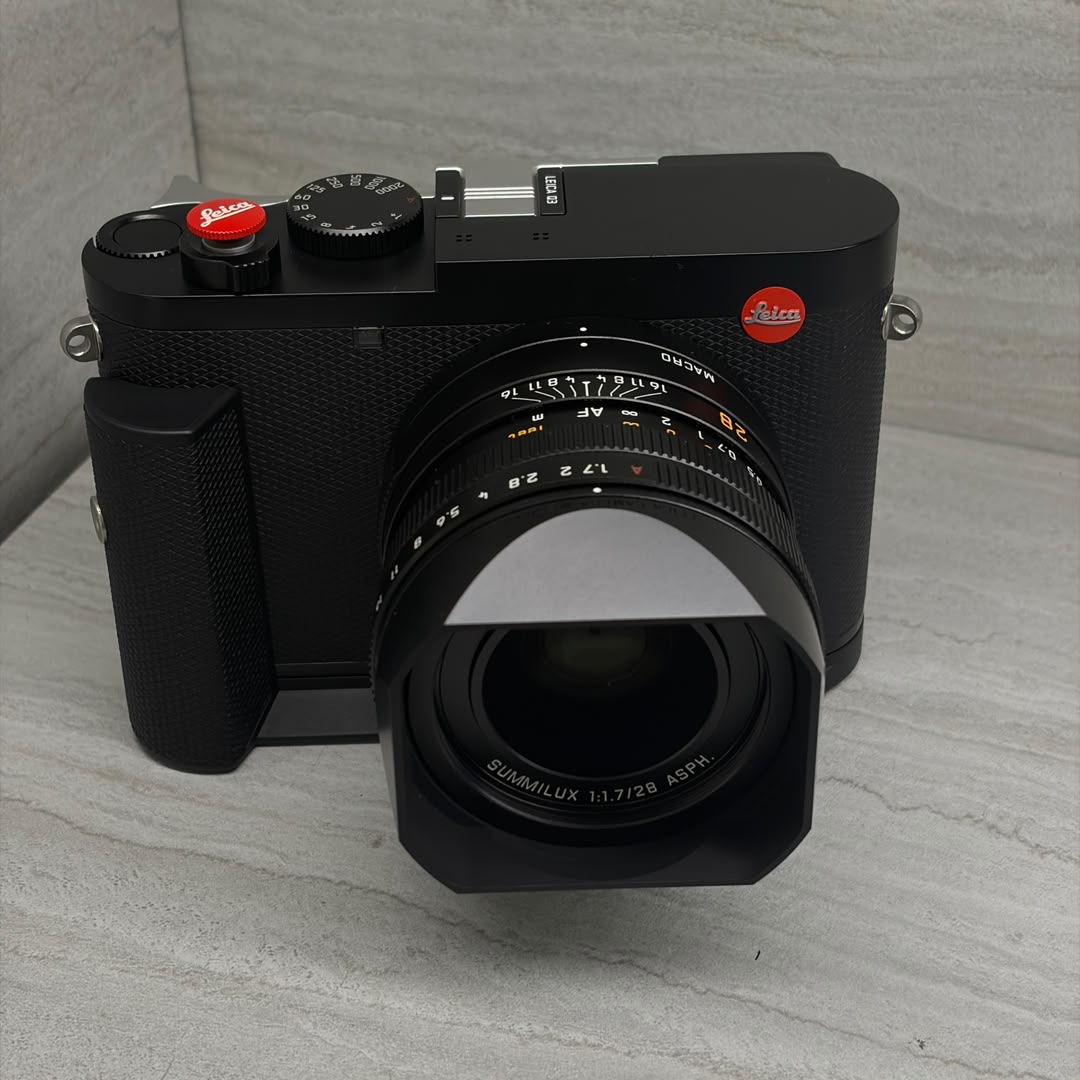 (Pre-Owned) LEICA Q3 BLACK WITH ACCESSORIES