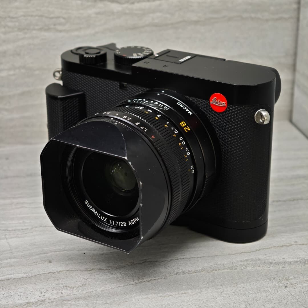 (Pre-Owned) 19051 LEICA Q2 & ACCESSORIES