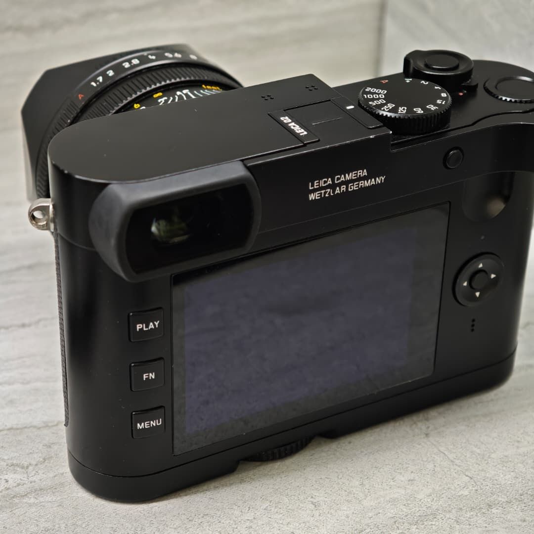 (Pre-Owned) 19051 LEICA Q2 & ACCESSORIES